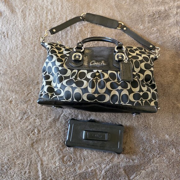 Coach Ashley Black Signature C Patent Leather Satchel F15443 Convertible Bag - Picture 16 of 16